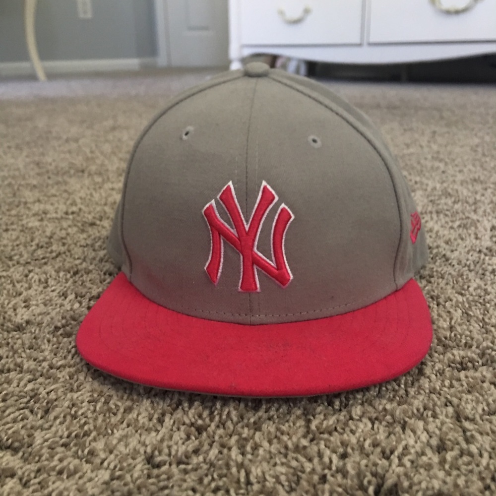FLAT RIM YANKEE HAT